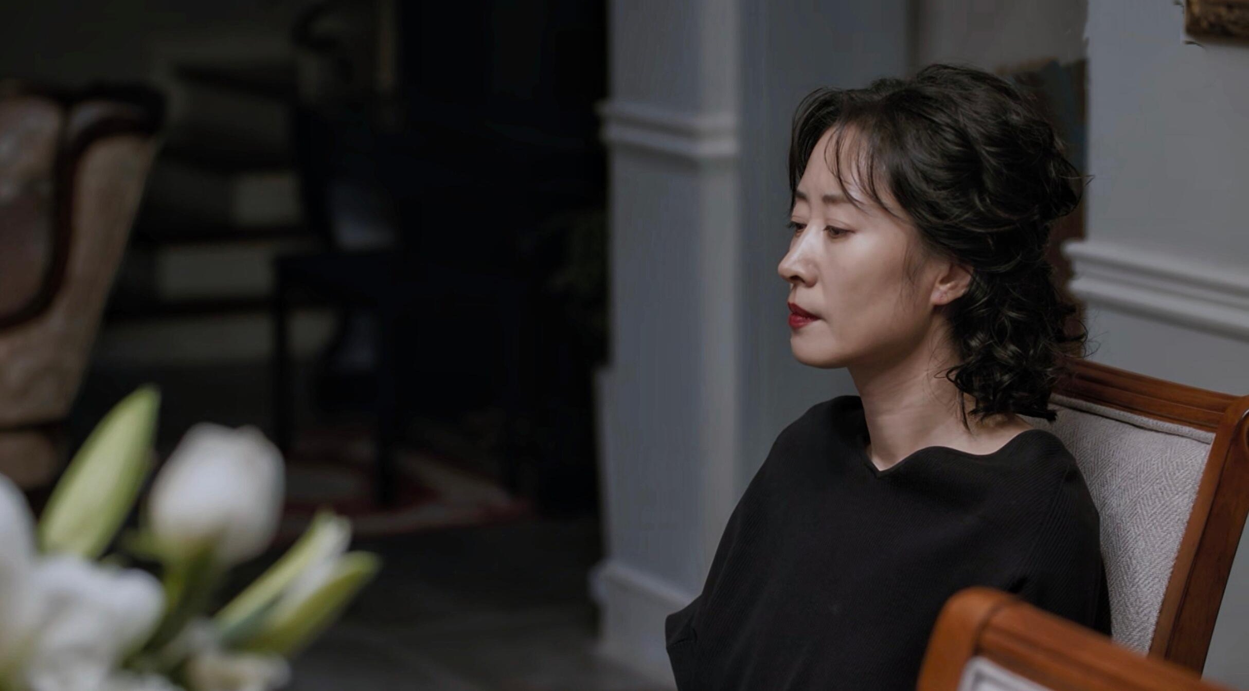 气得想把刘敏涛的痣抠下来 看了一边摔盘子搞得自己满手是血，还一边让女儿跟自己说妈