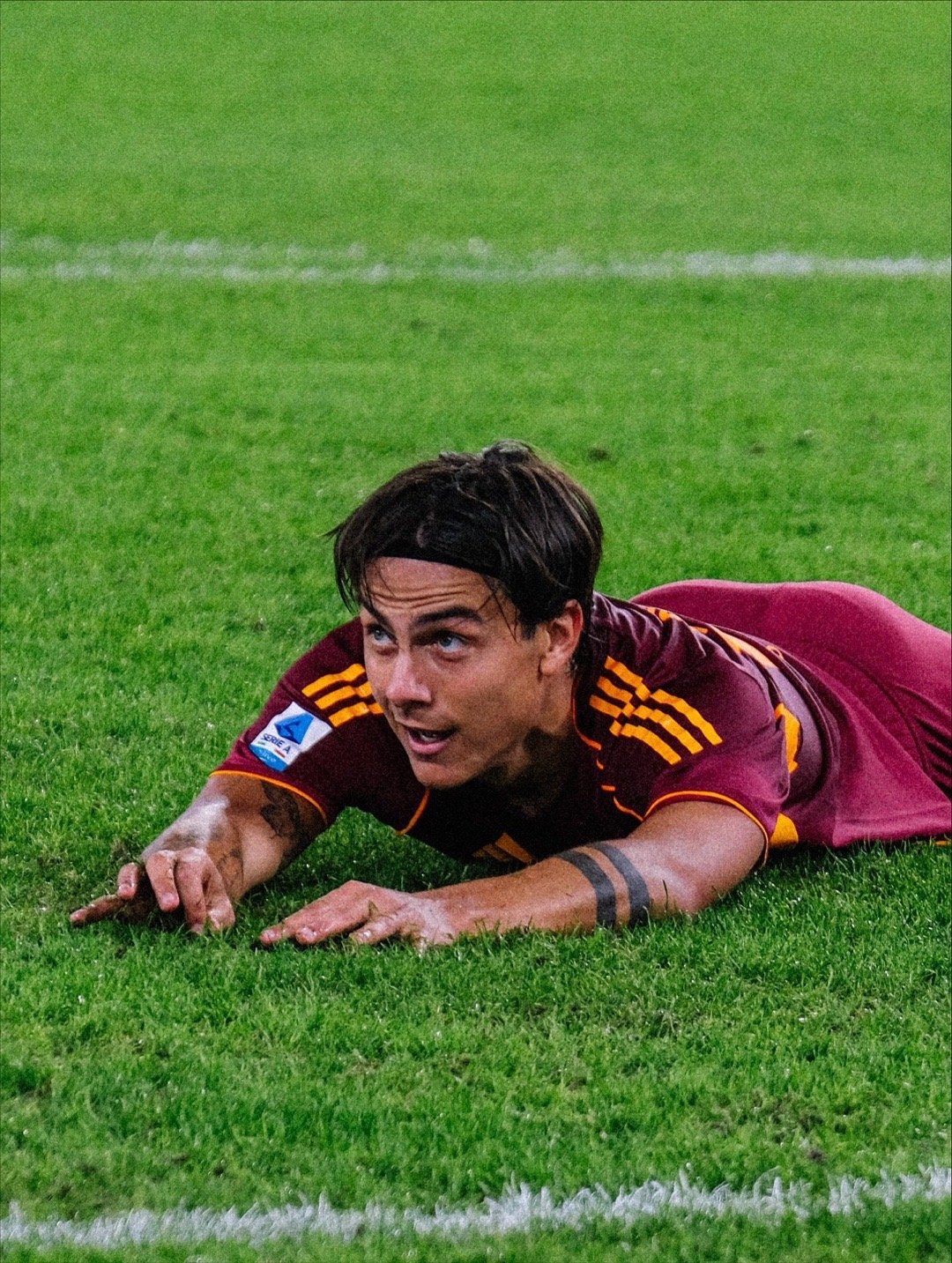 ⚠️官方：迪巴拉在对阵米兰的比赛中罚点球后左腿股二头肌遭受中度拉伤。将缺席三周。