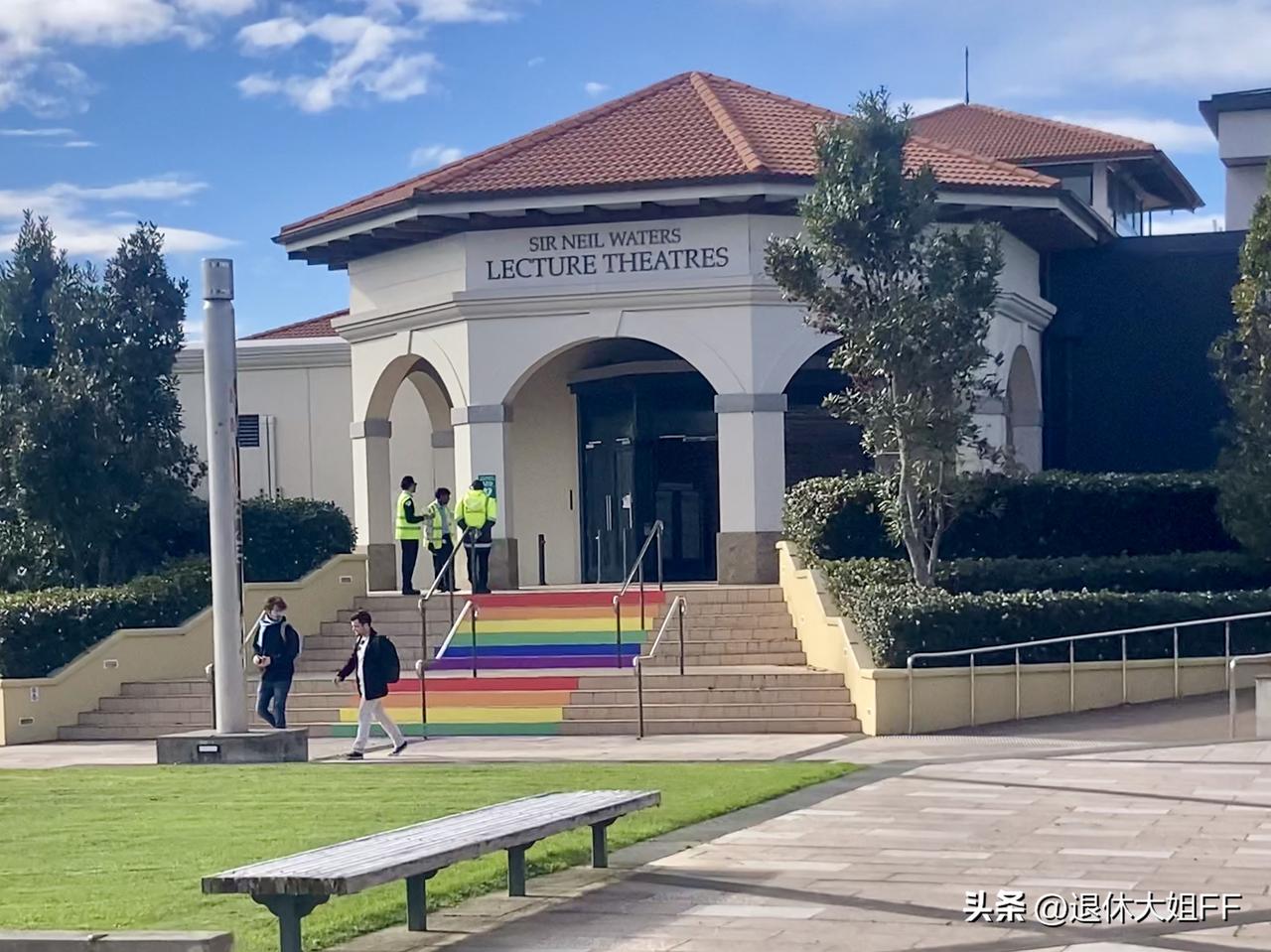 昨天在梅西大学练了一个摊，缘起梅西大学给高中生在组织了一场讲座，这个摊是讲座的周