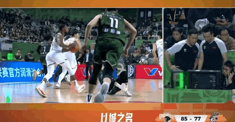 弗格想了半天，还是倒一下吧……南京男篮vs上海男篮同曦男篮战胜上海男篮王哲林生涯