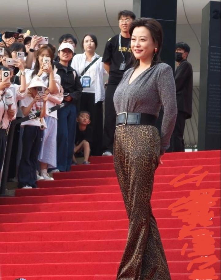 青春不会老，郝蕾胖了也好看！2026年，她凭借主演的电影《地下美人》荣获第20届
