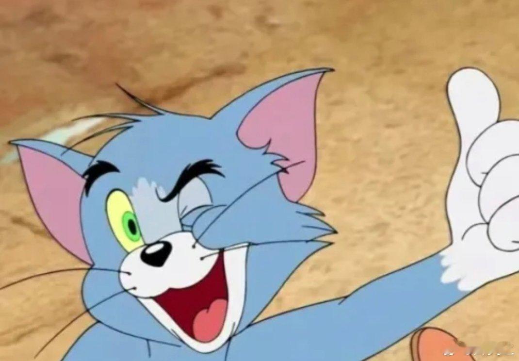 一旦有了就离不开的东西是口袋里那部连接世界的智能手机。它承载着生活、工作与社交，