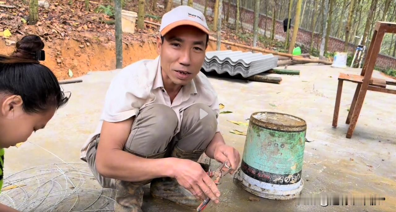 擅作主张！小松帮小叔盖房，是想让小叔照顾胡子叔叔和大伯？

小松早就计划好要给小