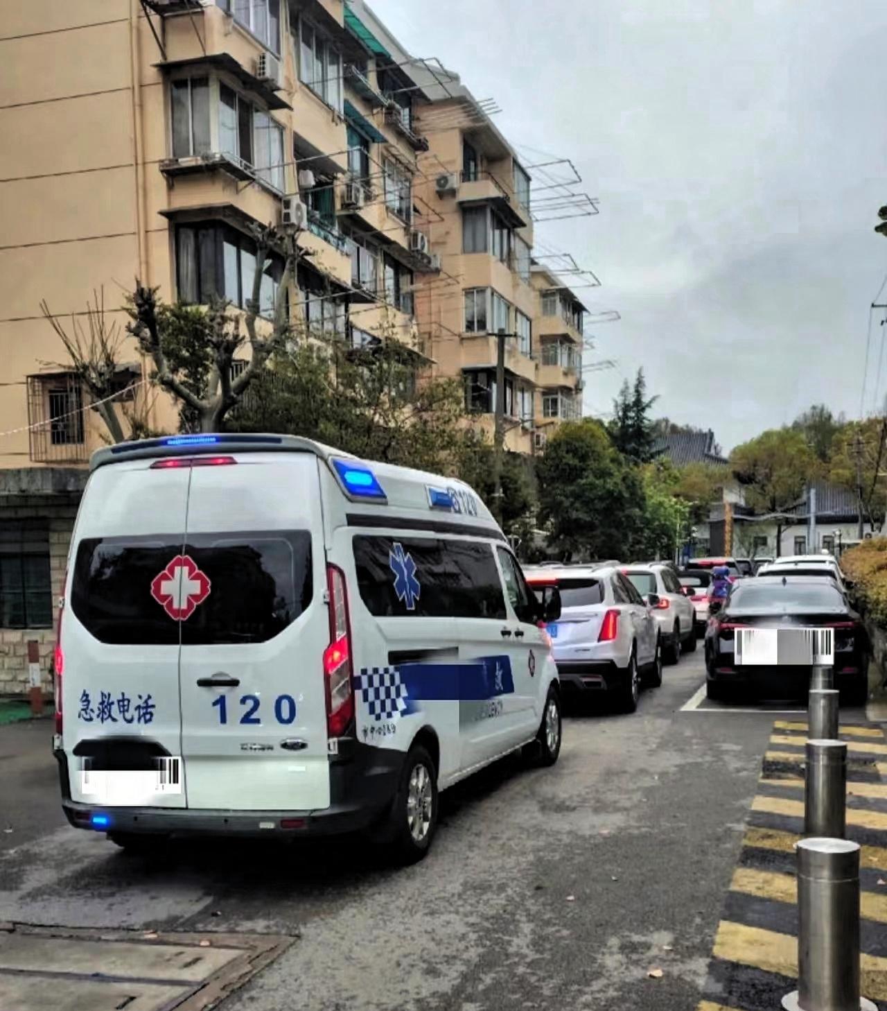 人一定要管住嘴！
同小区一周内连续猝死两个年轻人，一个26岁，一个31岁，两人有