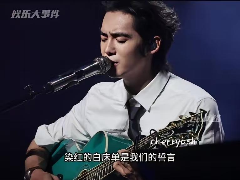 我有一种预感，
现在于适肯定挺坐不住的，不是因为别的，而是因为他弹吉他唱了自己创