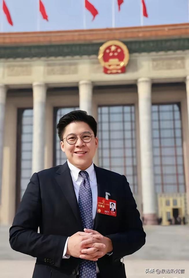 霍启刚曾在访谈中坦言，自己这辈子遇上两位改变命运的贵人，一位磨平了他的骄躁，重塑