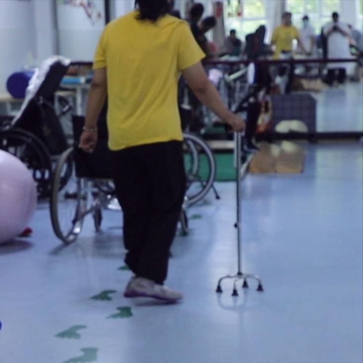 偏瘫练腿，这三个动作再想做也得忍住！否则伤关节、加重痉挛

“我每天都让家人练抬
