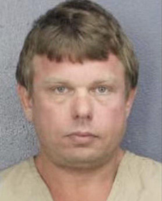 荒唐！美国男子利用“塔可调料包”盗走价值1万美金宝可梦卡牌，有可能面临最高90年