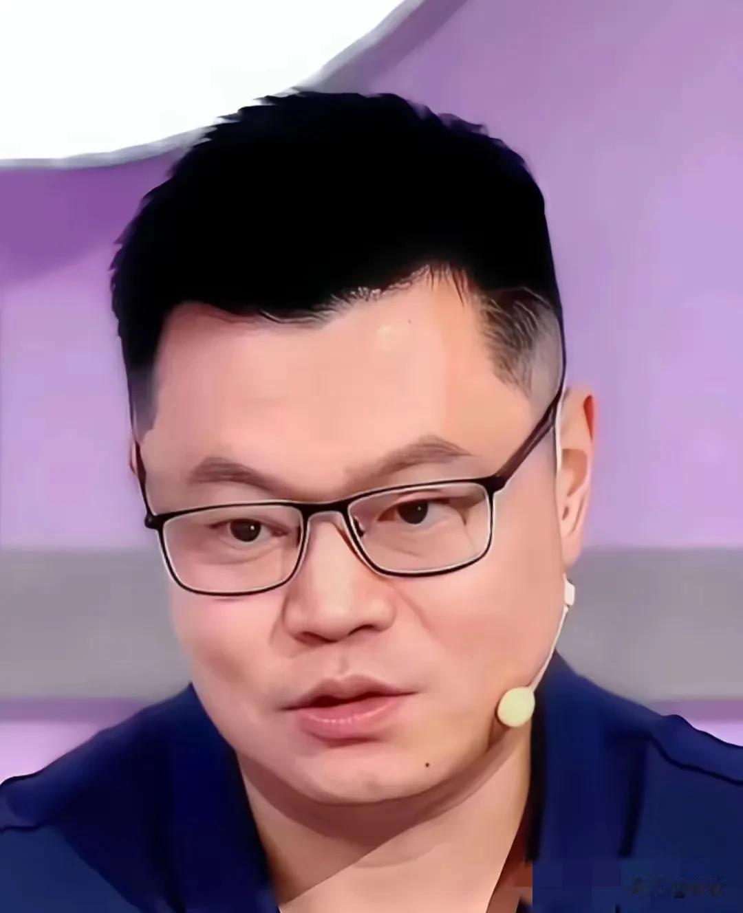 侯英超直播中说，蒯曼能4:3赢下佐藤瞳晋级四强，有两个原因，一是蒯曼心态越来越稳