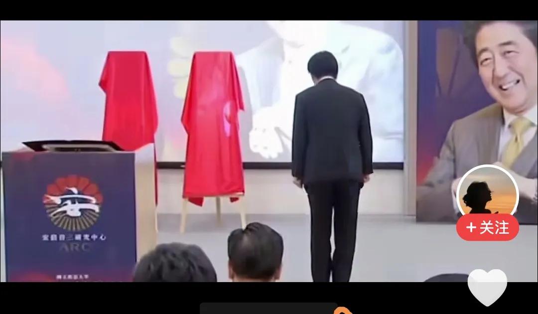 岛内民族败类舔日跪日的丑陋表演能到几时？
      
       九月三日，