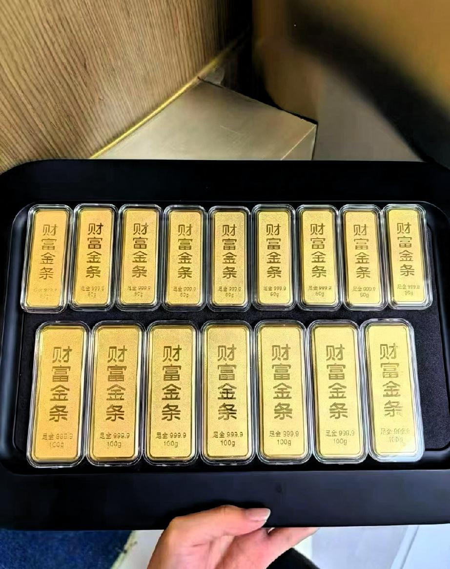 刚刚不久卖黄金的人，
估计这会气的血压都飙升了！
7月22日大盘金价直接从880