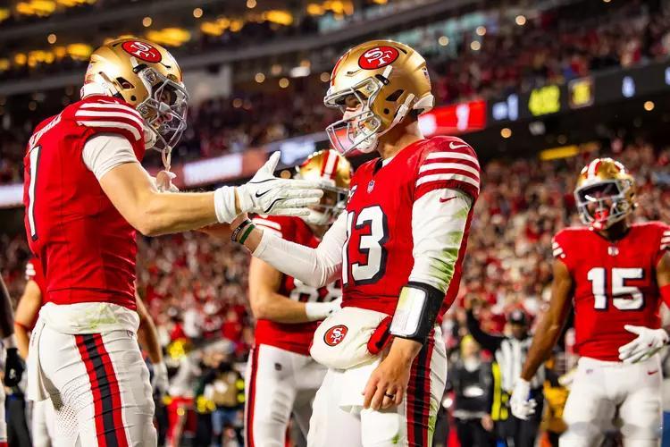 第17周大熊38：42 状元和无关紧要先生的对决两人基本上打个平手。普尔迪三传两