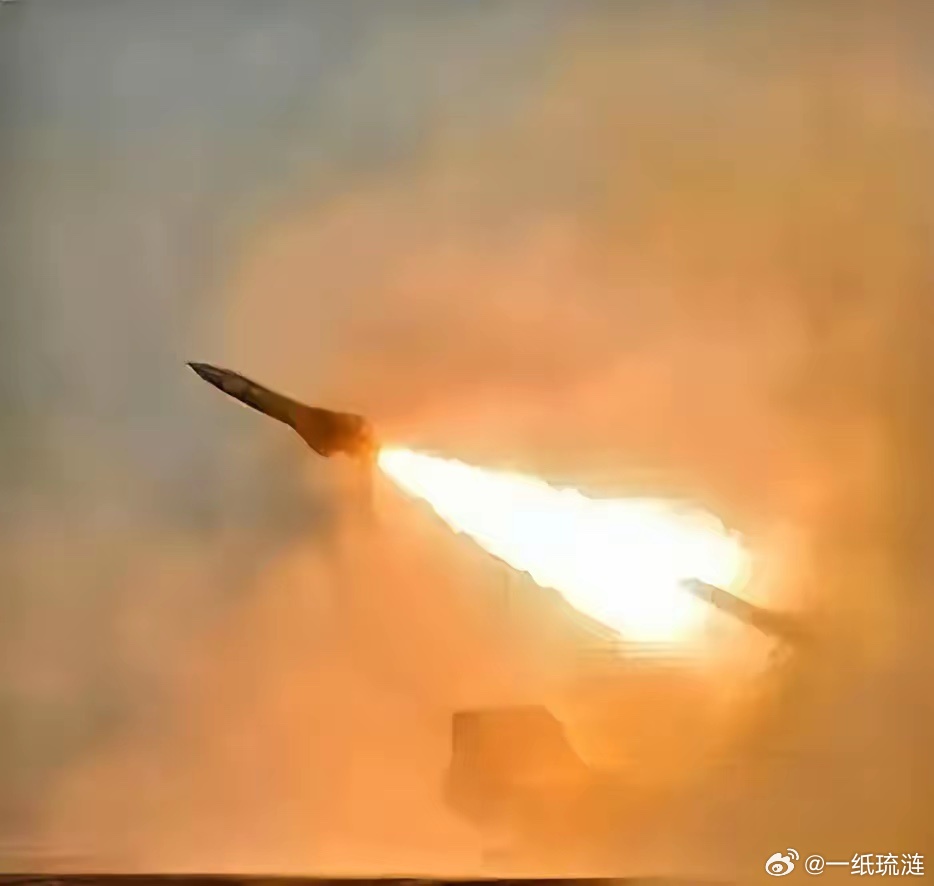 美以伊战事打了三周多，美国是彻底的把自己世界第一军事大国的神话打成了白话。首先跌