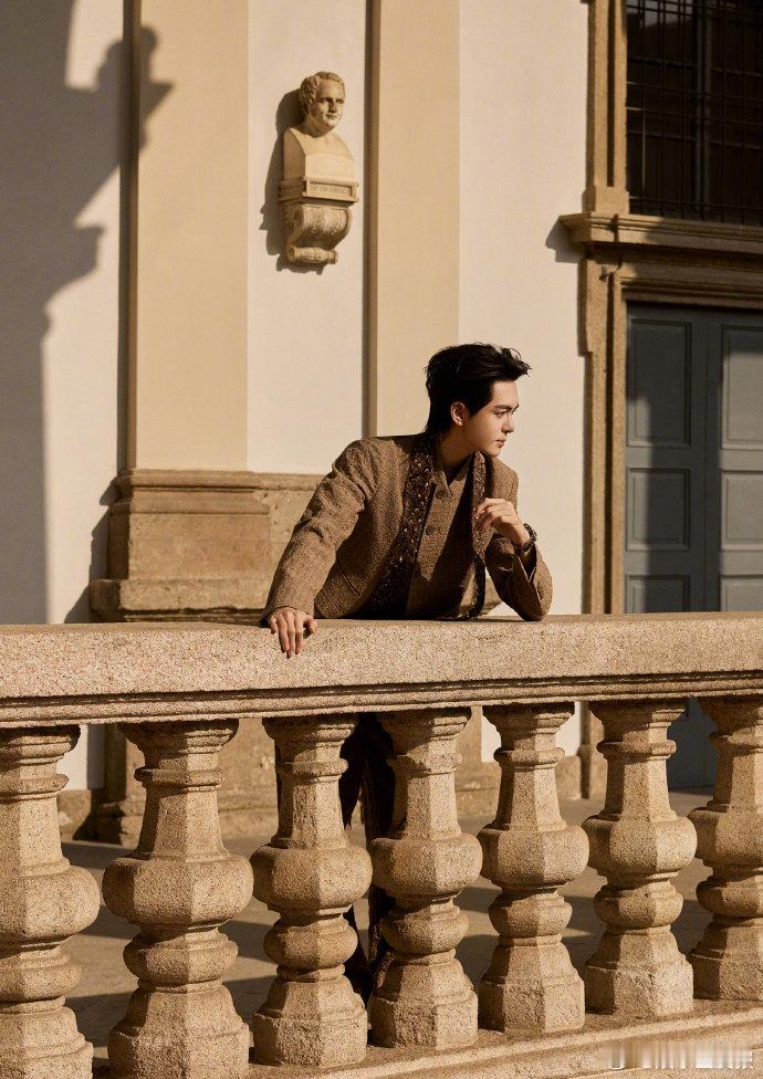 曾舜晞你出个国帅成啥样了 一趟米兰走下来，曾舜晞行程满满，帅也更满，走到哪里帅到