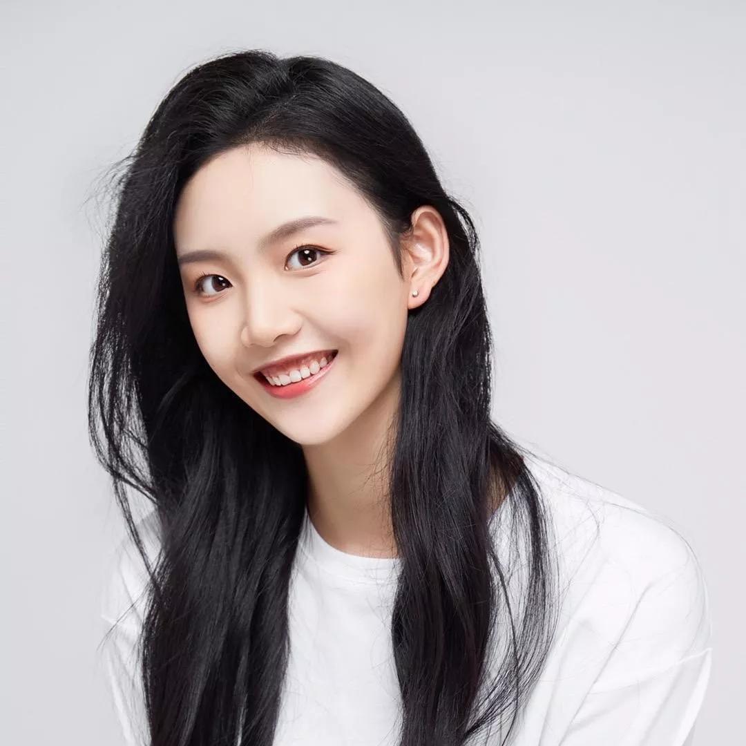 元气满满的小仙女，笑容甜到心坎里！少女感笑容 少女感微笑女孩 少女的笑容 元气满