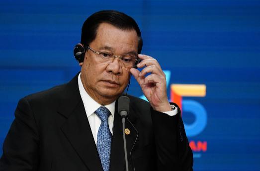 家发现没有，全世界都在围观柬埔寨被泰国打，但是没有人愿意替它说话，这是为什么呢？