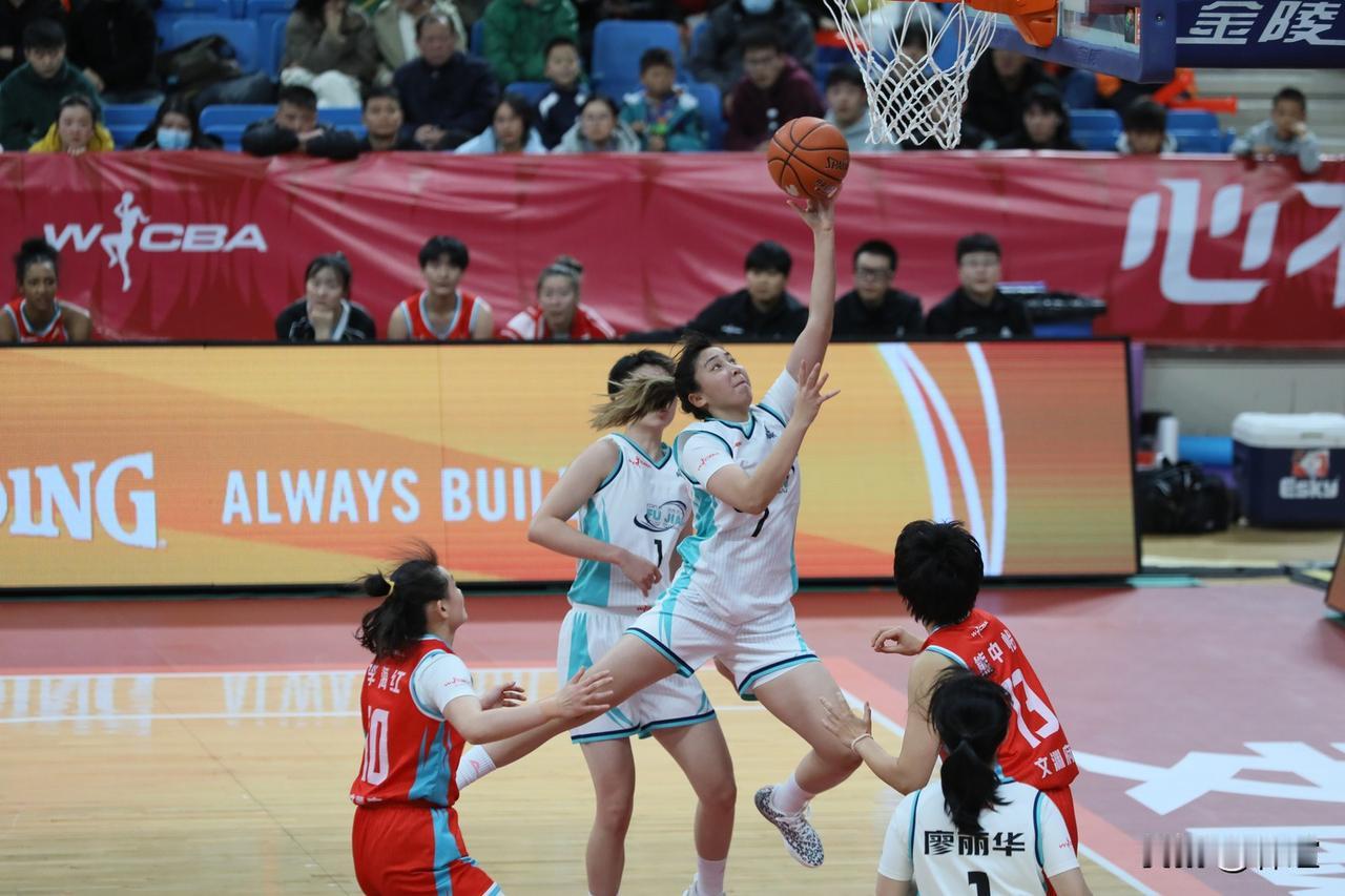 之前没太关注WCBA联赛B组的比赛，刚才无意扫了一眼直呼“好家伙”！

6日晚间