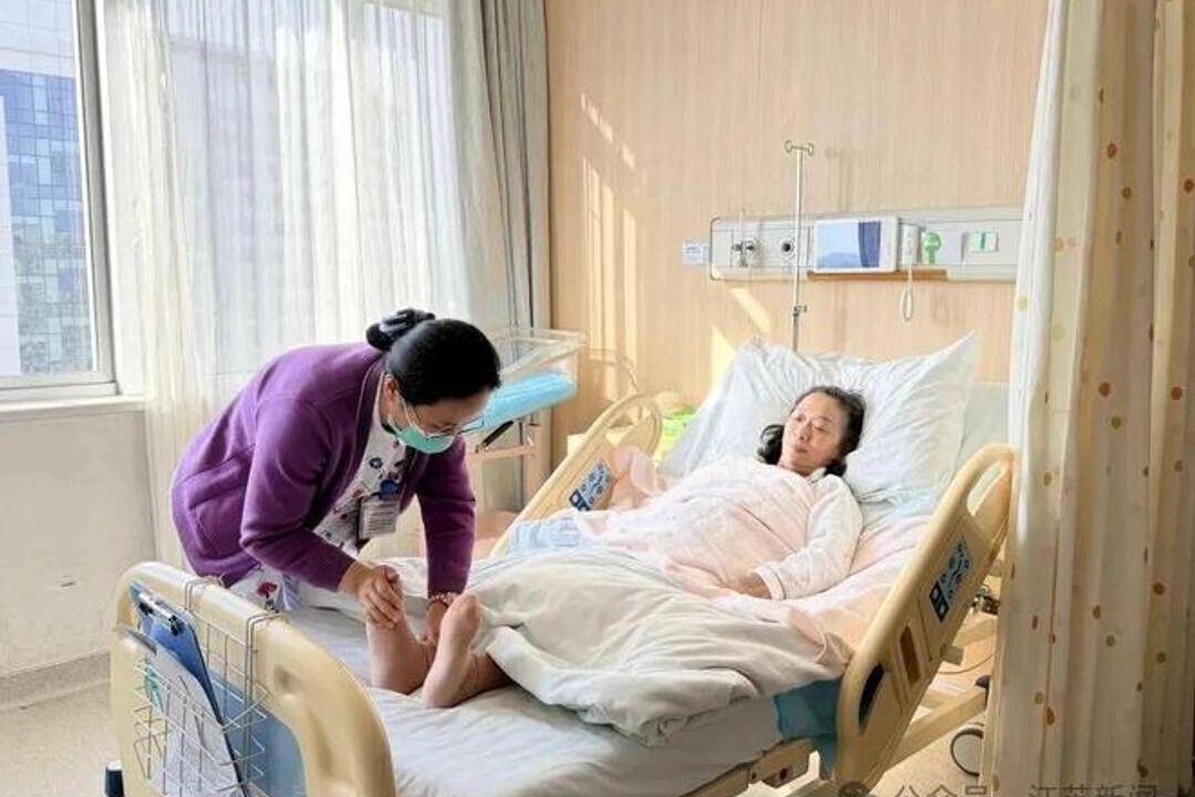 59岁阿姨太寂寞，干脆生孩子“玩”！
 
59岁本该含饴弄孙的年纪，苏州邹阿姨竟