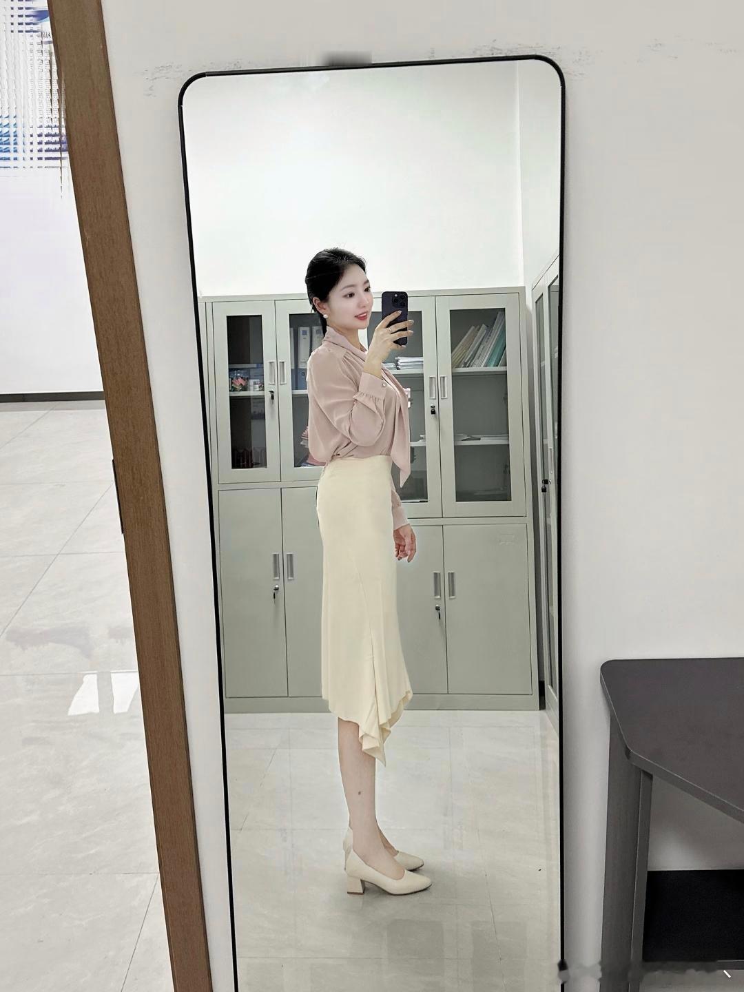 这算不算体制内颜值的天花板了。。