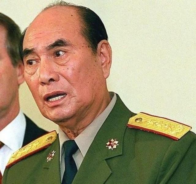 1989年，时任广州军区司令的张万年将军在夜间值班时想抽烟，发现烟抽完了，便叫来