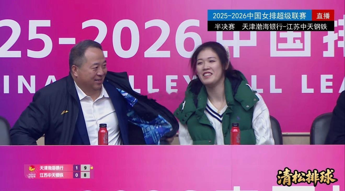 李盈莹在现场观赛清松带你看排球李盈莹2025-2026中国女排超级联赛