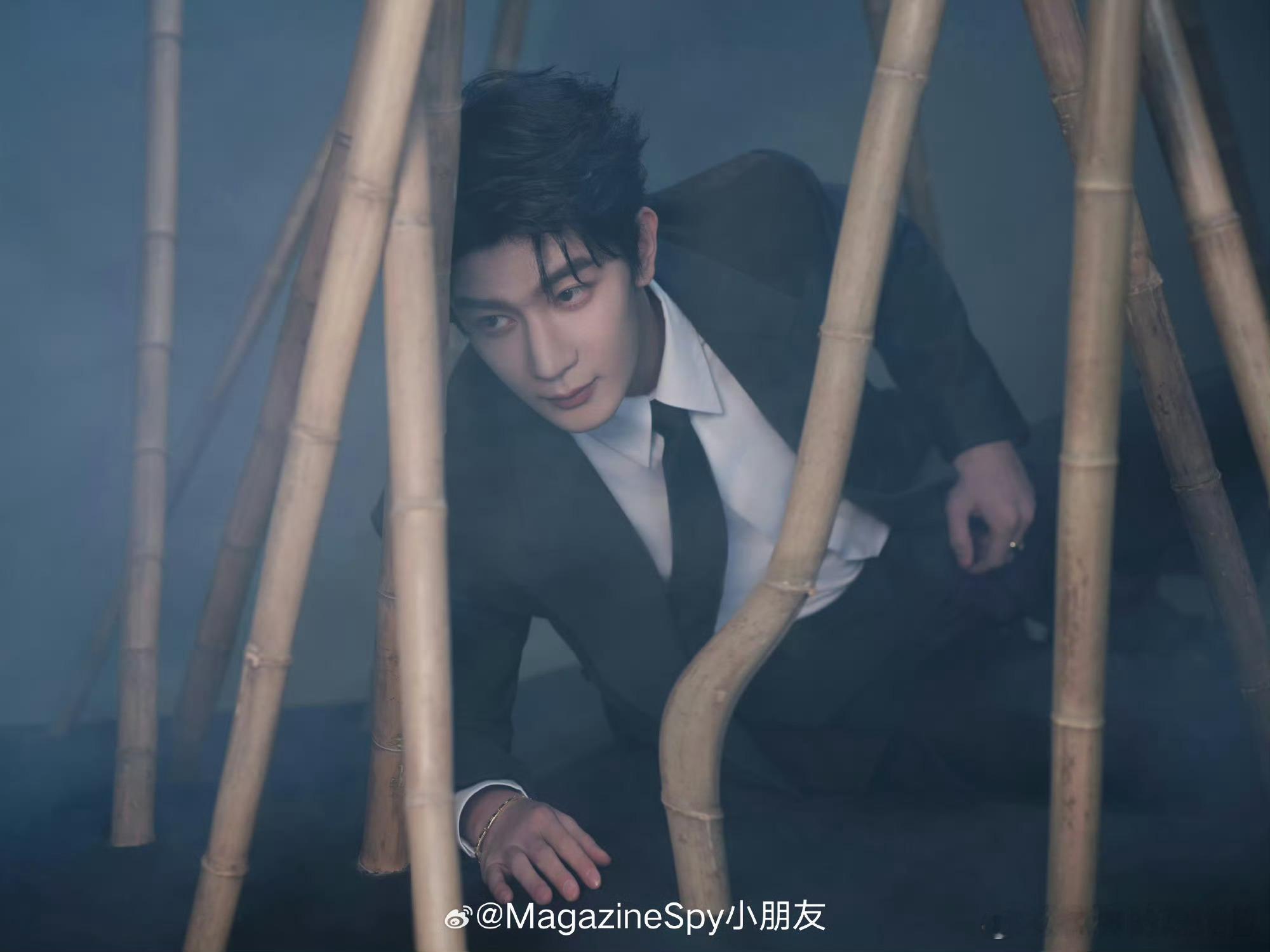 夏之光突然杀出一张帅脸夏之光红毯怼脸镜头绝了，五官立体无死角，帅气中带着清爽少年