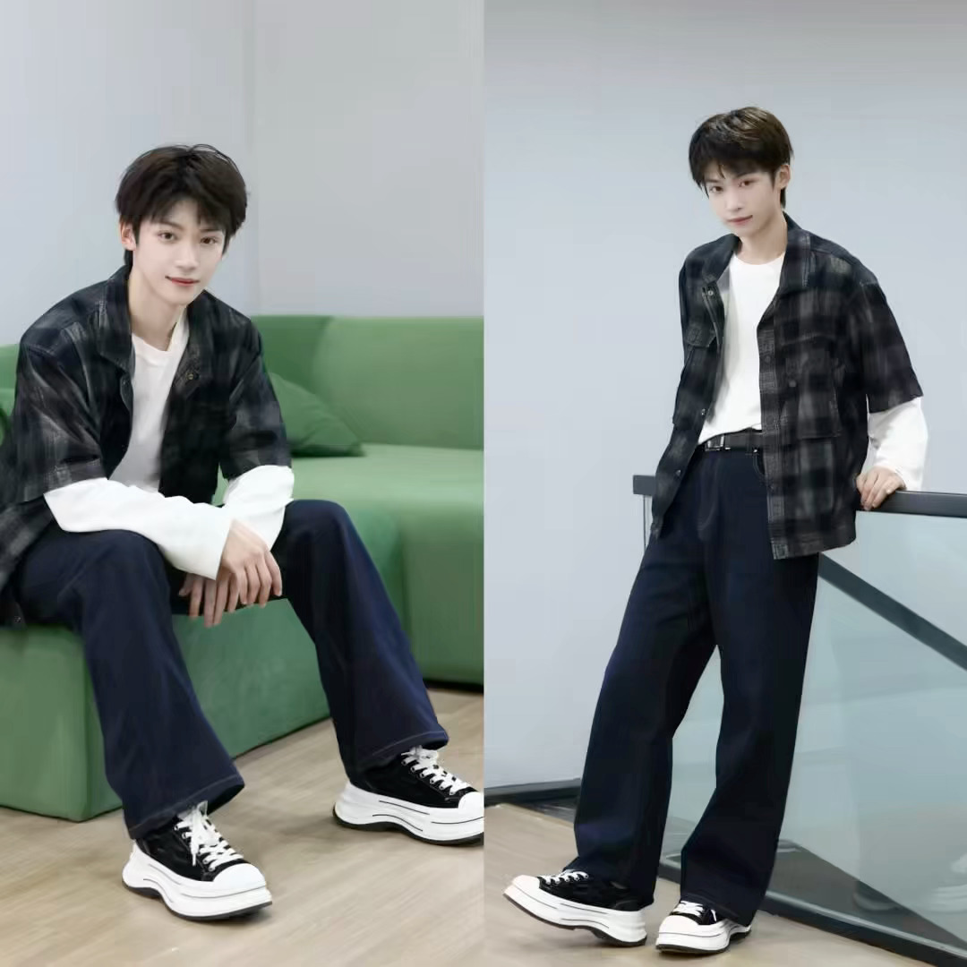 蓝调氛围里的梓渝干净又治愈，清爽少年感与沉稳男大气质完美融合。格子衬衫好出彩，行