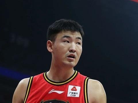 CBA最新消息：据深圳男篮主教练顾全指导接受采访时表示，首先还是要延续快的风格，