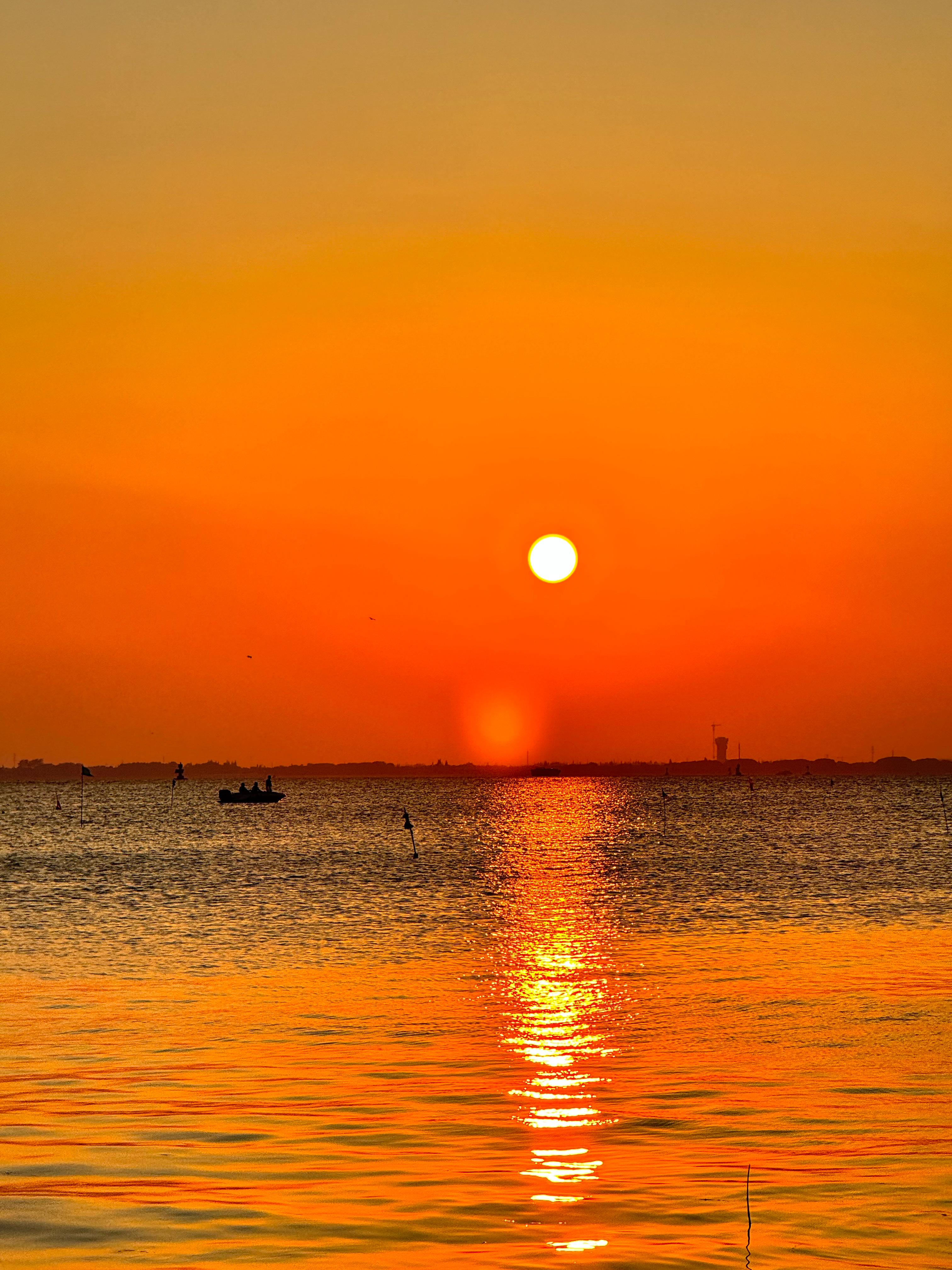 和落日合个影来淀山湖小渔村看落日的心愿达成🌇 所有照片原图直出 太美了太美了 