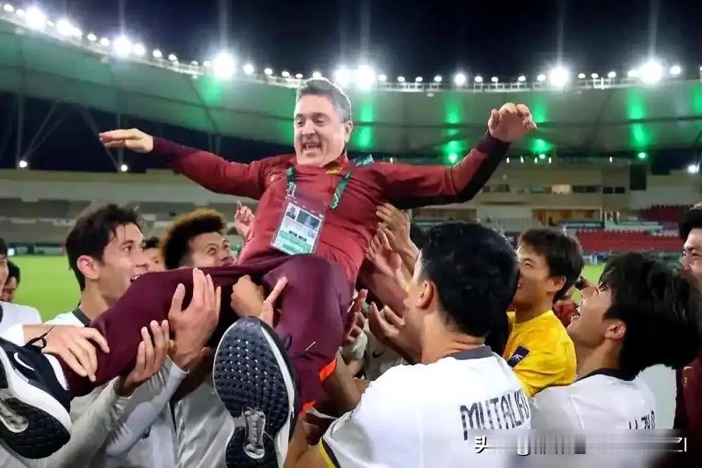 实在是忍无可忍。足球搞成这个样子，还一天一天吹牛皮。五大青训中心是不错，是能培养