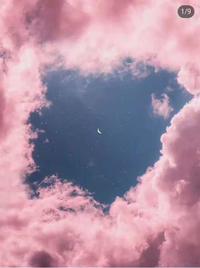 星河滚烫 你是人间理想人海冷漠 你是人间炽热朝夕日暮 你是梦里糊涂风和日暖 你是