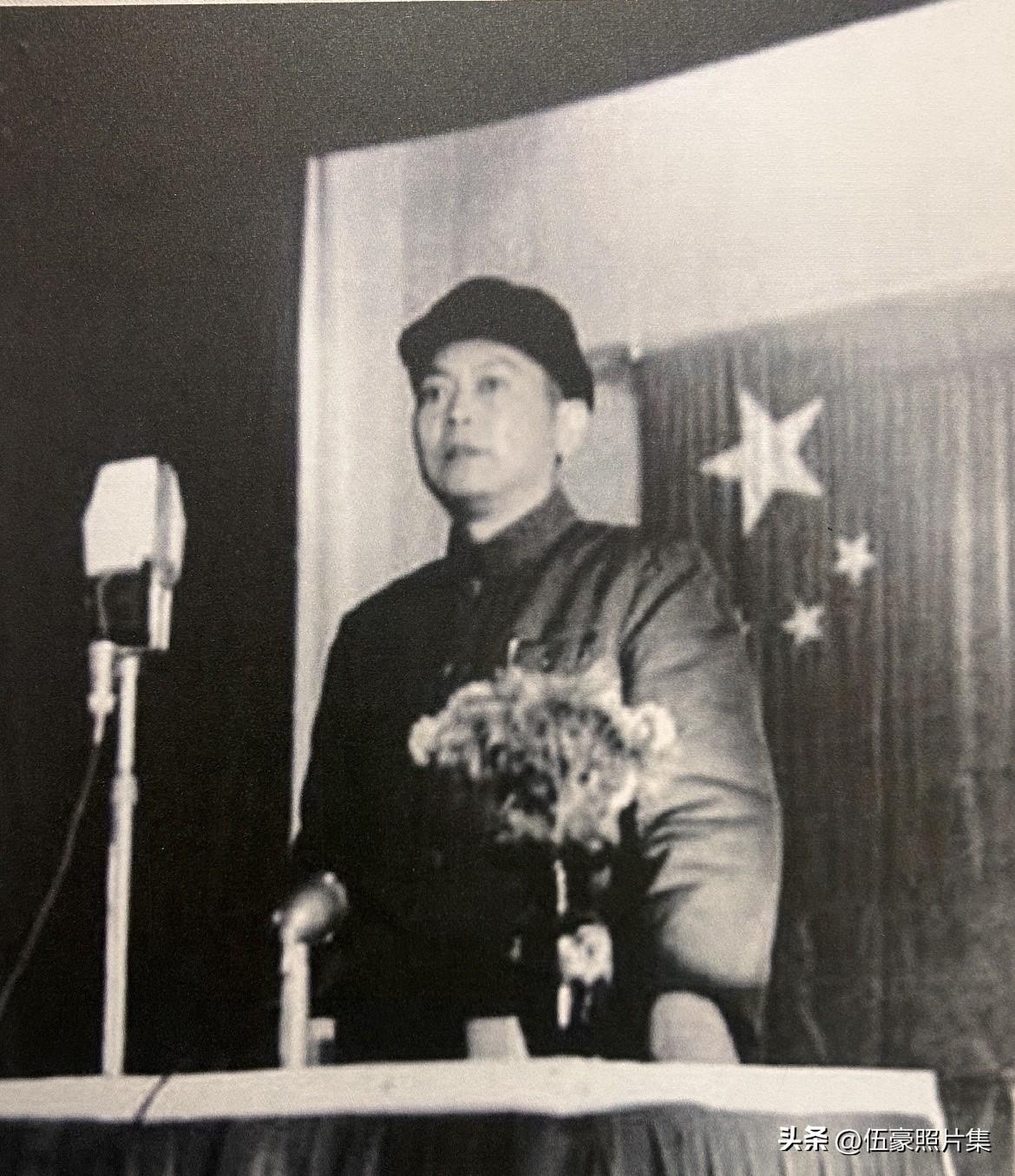 1953年5月，湖北武汉市的中山公园扩大区一部分区正式开放，李先念（时任中南行政
