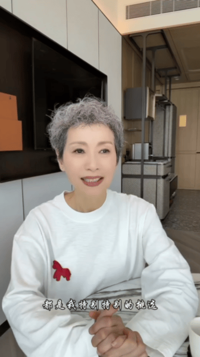 63岁叶童的第一张个人EP 《童》这张EP，哪是简单的唱歌？分明是给所有“怕来不