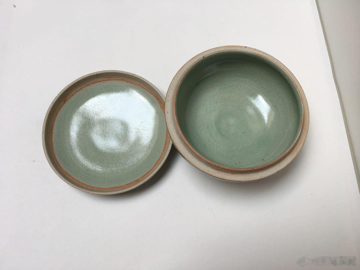 每周鉴赏收藏精品之汝窑粉青釉盖碗        汝窑瓷器有“天青为贵，粉青为尚，
