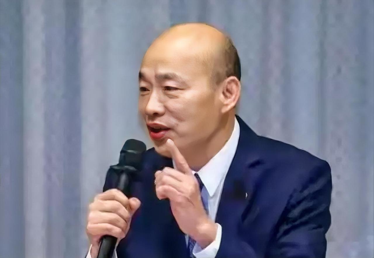 韩国瑜8月11日在总预算案会议上，先是怒斥国民党团总召傅崐萁，接着帮赖清德说情！