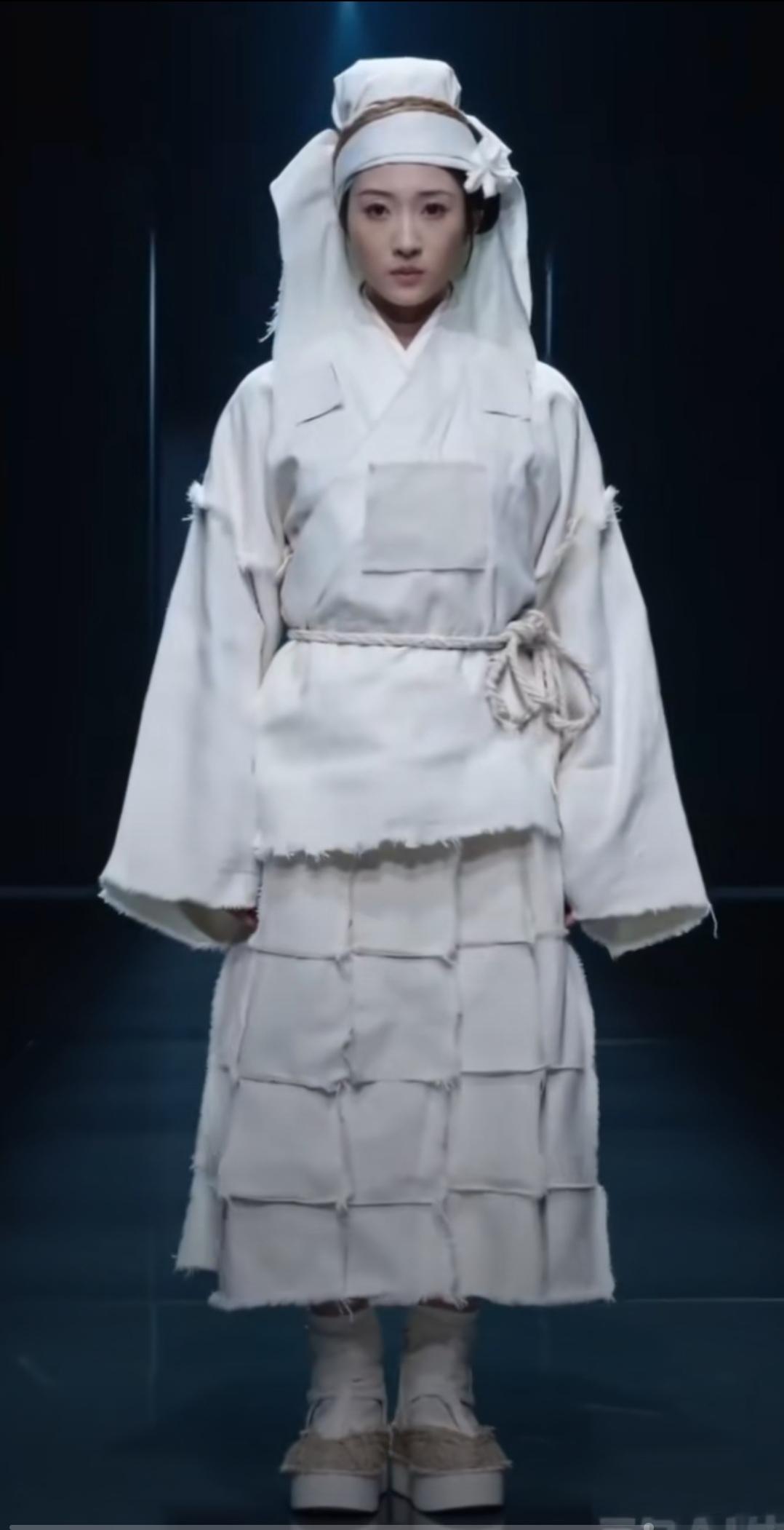 巴黎世家，设计这衣服的主题思想是什么？