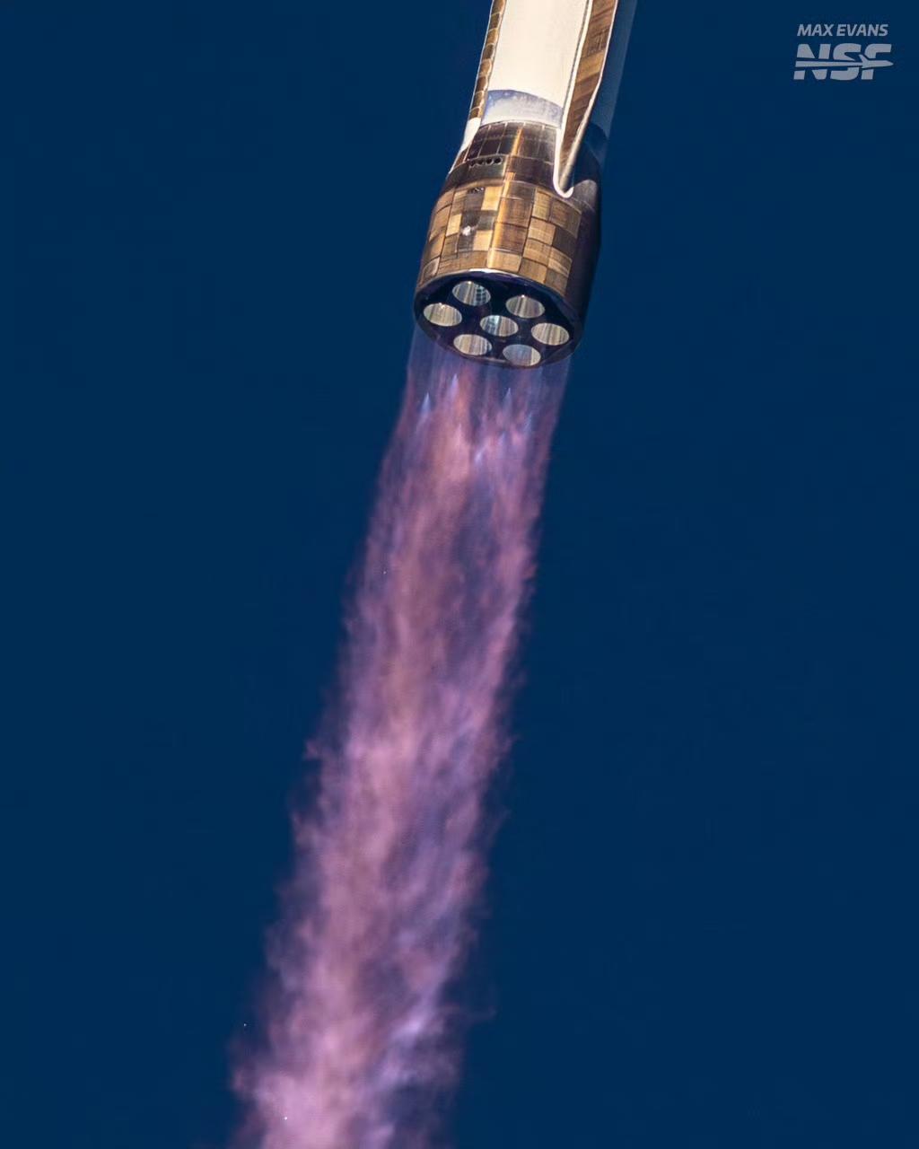 蓝色起源自研的BE-4是目前全球推力最强的甲烷发动机之一，其单台海平面推力高达2