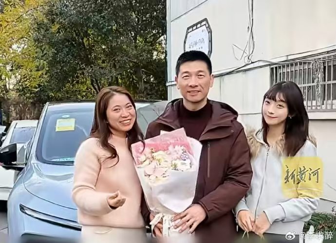 这才是和谐的家庭关系，和谐的父女关系，那些张口闭口原生家庭的人，根本不懂得家庭的