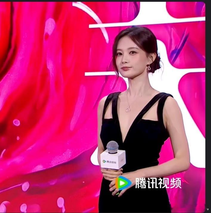 李一桐太美了啊啊啊！！！ ​​​