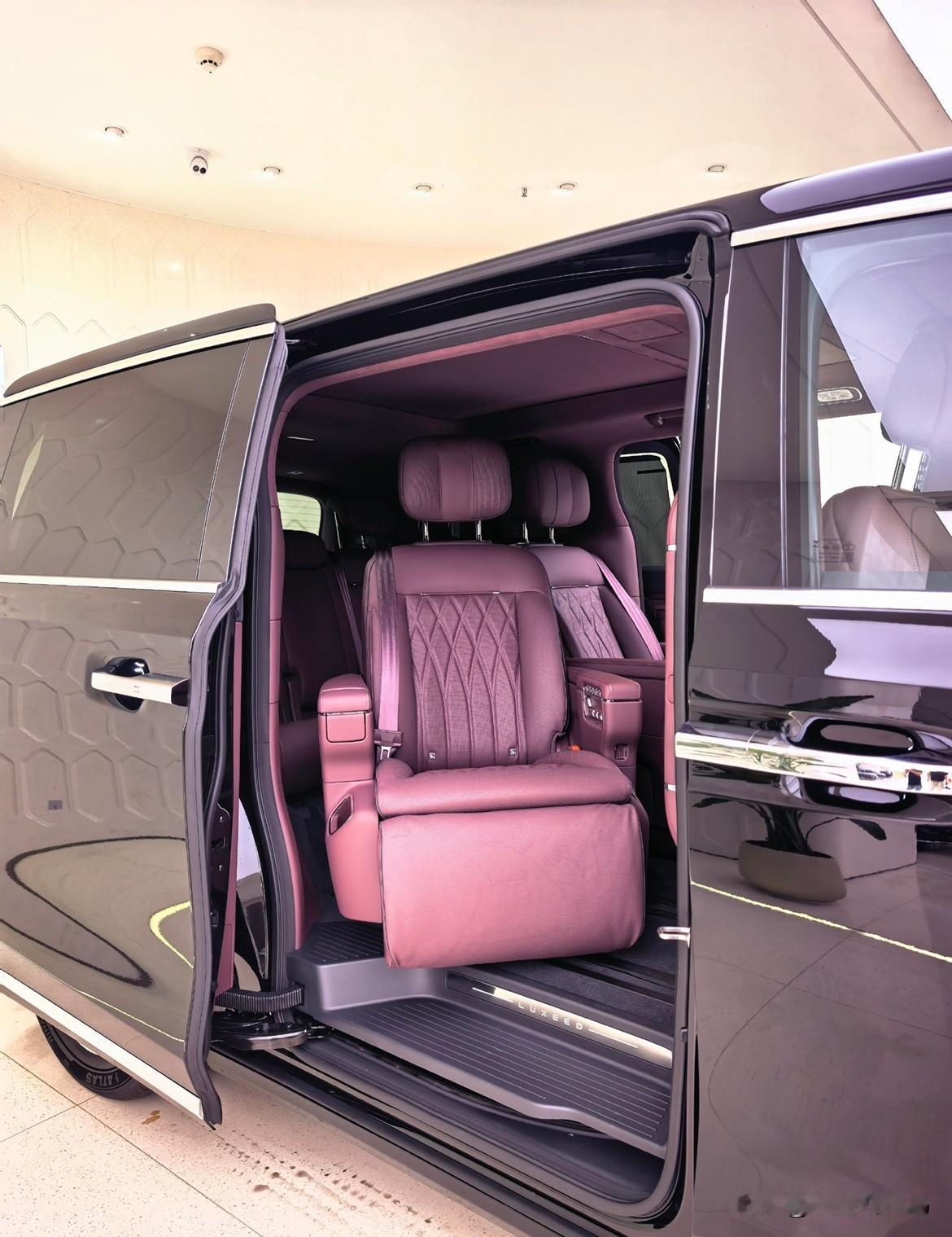 艺总的地球online新皮肤智界v9提车Plog，实车实在是回头率过于高了…
