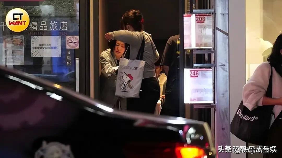 该说不说，小s哭戏还是不错的
这不一下就有热度了
亲姐都走了一年多了，当初好点给