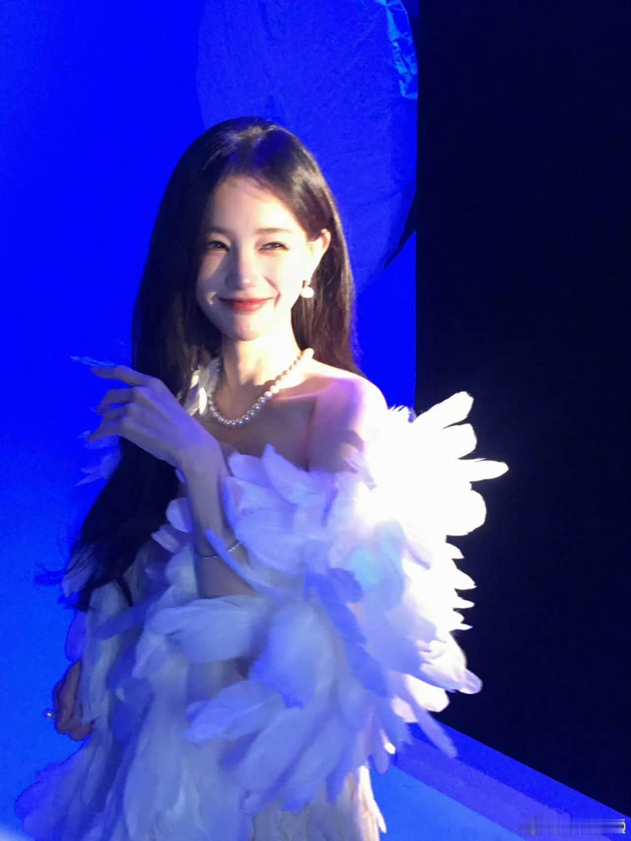 李一桐替闺蜜手撕渣男谁看《毛雪汪》这段直接拍桌子叫好！李一桐替闺蜜手撕渣男，护短
