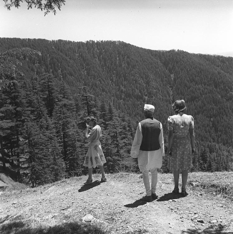 【来自投稿】1948年，英国末代印度总督夫人埃德温娜·蒙巴顿和女儿帕梅拉、情人尼