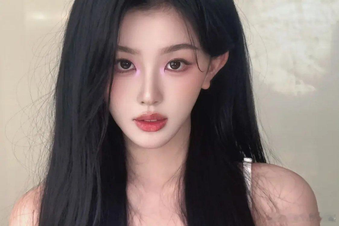 为什么感觉怪怪的 头发蓬松显得头大 