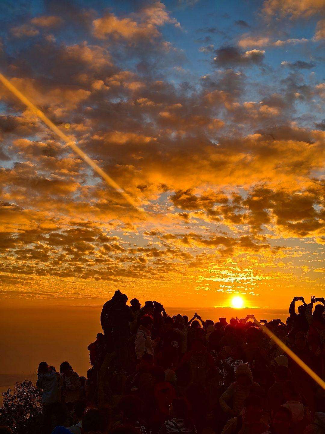 梧桐山的日出很美， 你什么时候来看。