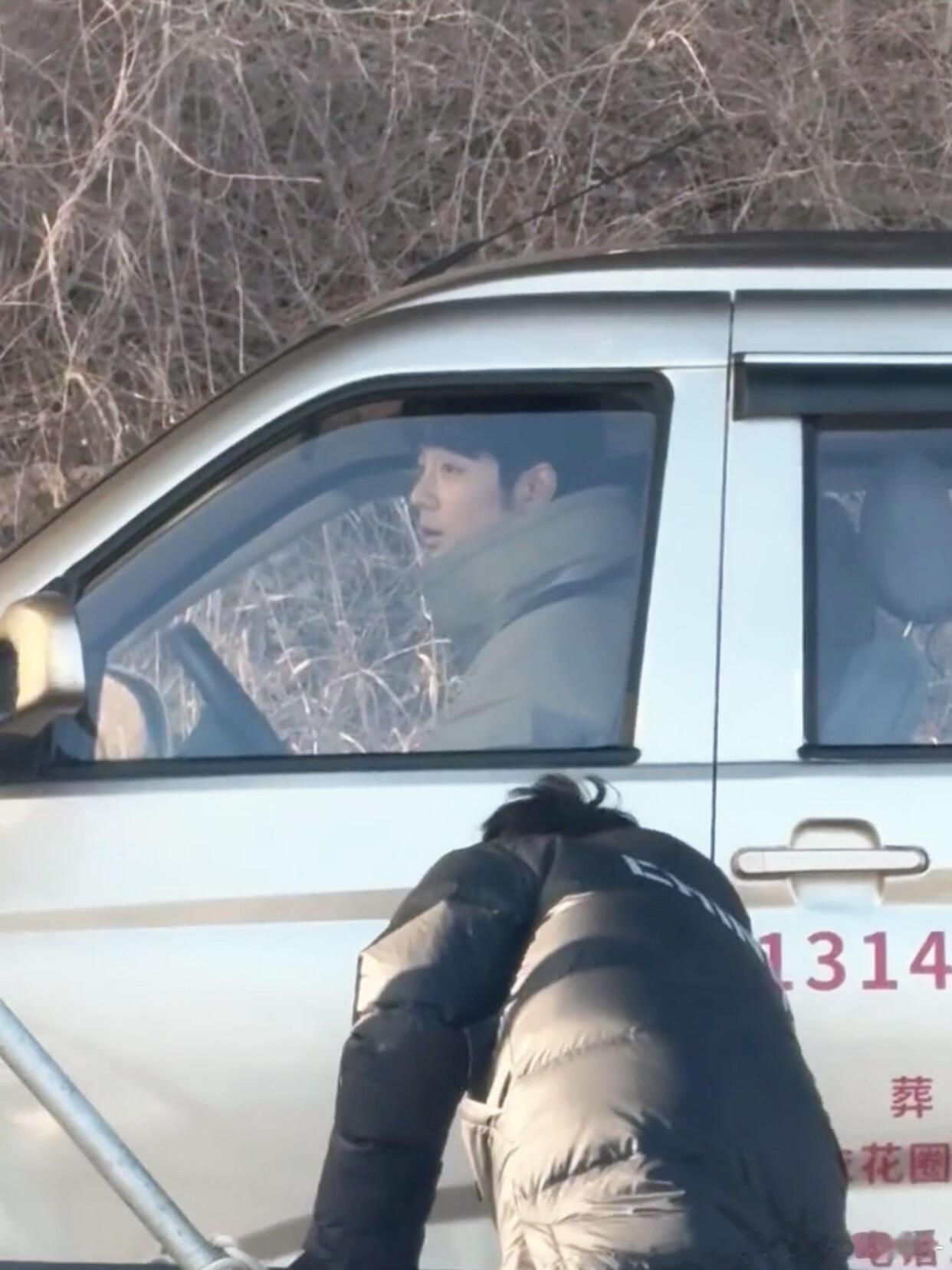 亮神作为急诊科主任，开个五菱宏光也是相当震撼了