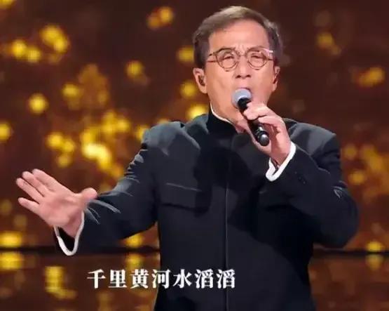 内娱，今晚太尴尬了！

李克勤的《红日》一如既往的好。
在今晚的湾区升明月晚会上