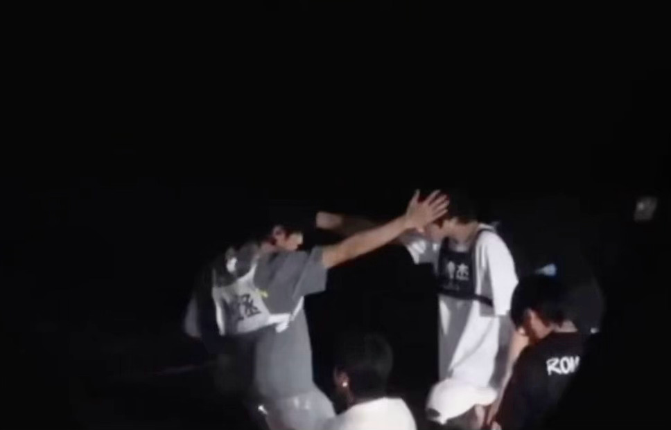 王橹杰穆祉丞摸头《TF家族新年音乐会》王橹杰穆祉丞双人舞台彩排路透，王橹杰穆祉丞