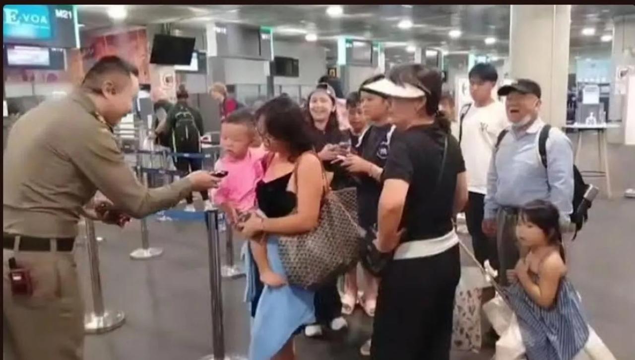 泰国机场移民局借中国暑期安排举措，力求刺激本国旅游业。

7月13日，泰国媒体报
