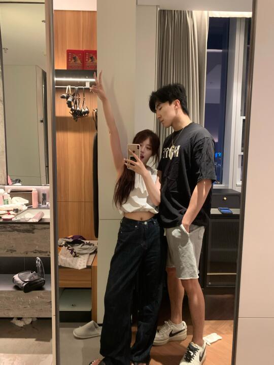 朋友：你们分开走也会被人觉得是情侣